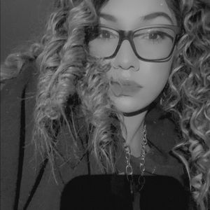 Meet your Posher, Manal